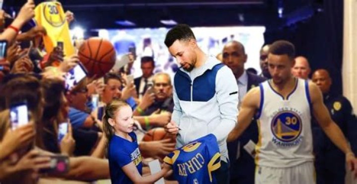 Warriors’ PG Stephen Curry wins heart of Spurs fans with amazing gesture