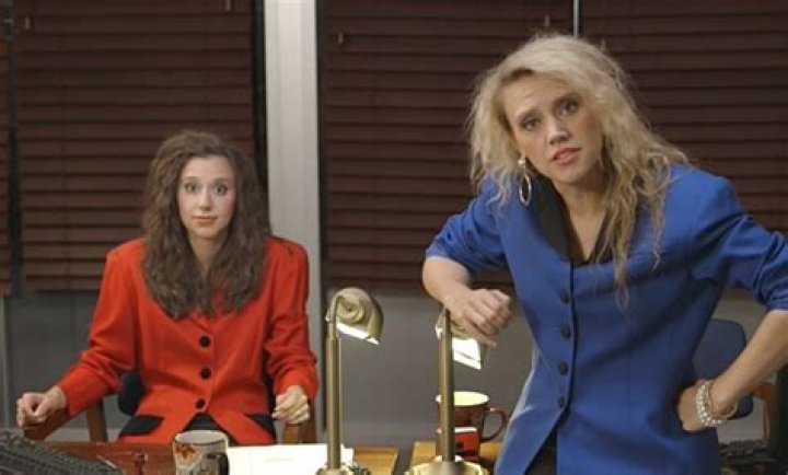 Watch Kate McKinnon and Emily Lynne’s New Web Series ‘Notary Publix’