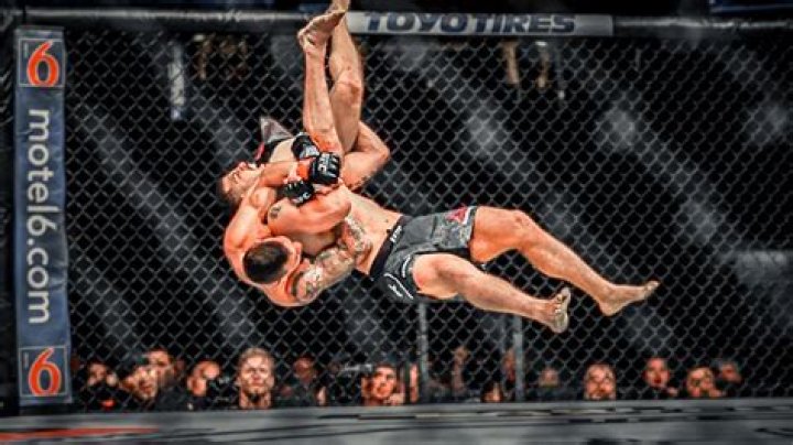 Watch: MMA Fighter Horrifyingly Slams Opponent Directly On His Head in their match