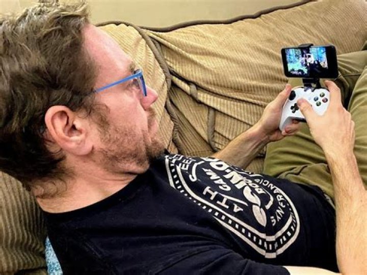 What resolution do games stream on Stadia?