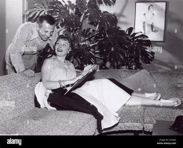 Who is Amanda Blake dating? Amanda Blake boyfriend, husband