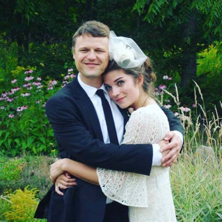Who Is Annie Murphy's Husband, Menno Versteeg?