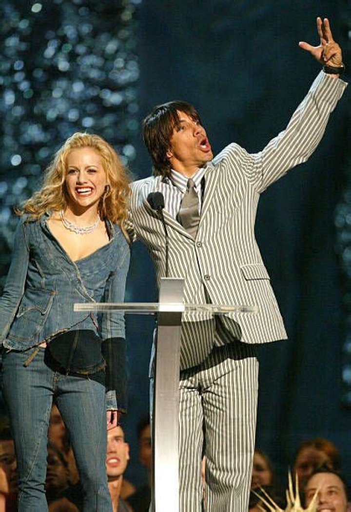 Who is Anthony Kiedis dating? Anthony Kiedis girlfriend, wife