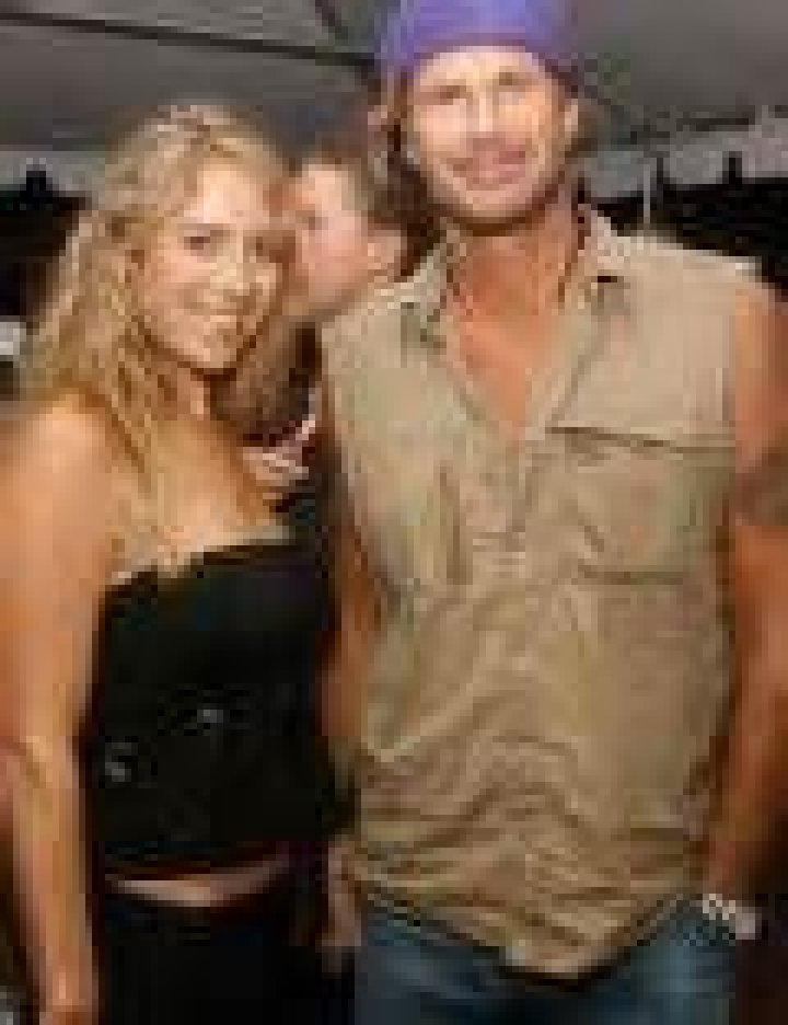 Who is Chad Smith dating? Chad Smith girlfriend, wife