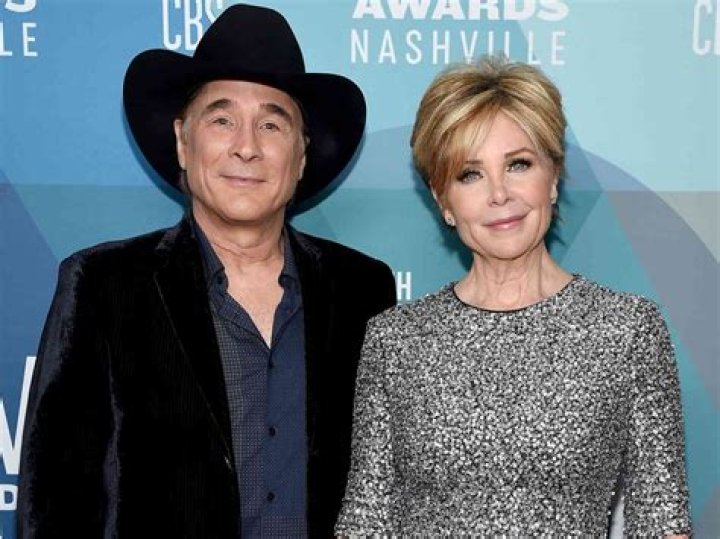 Who Is Clint Black Wife, Lisa Hartman? 