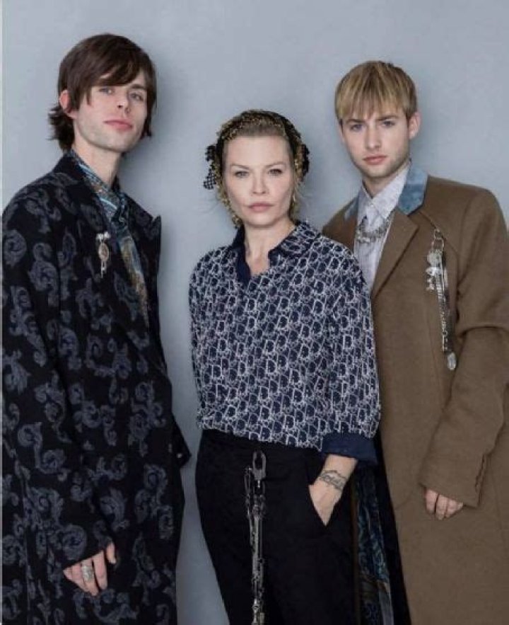 Who is Flora Evans dating? Flora Evans boyfriend, husband