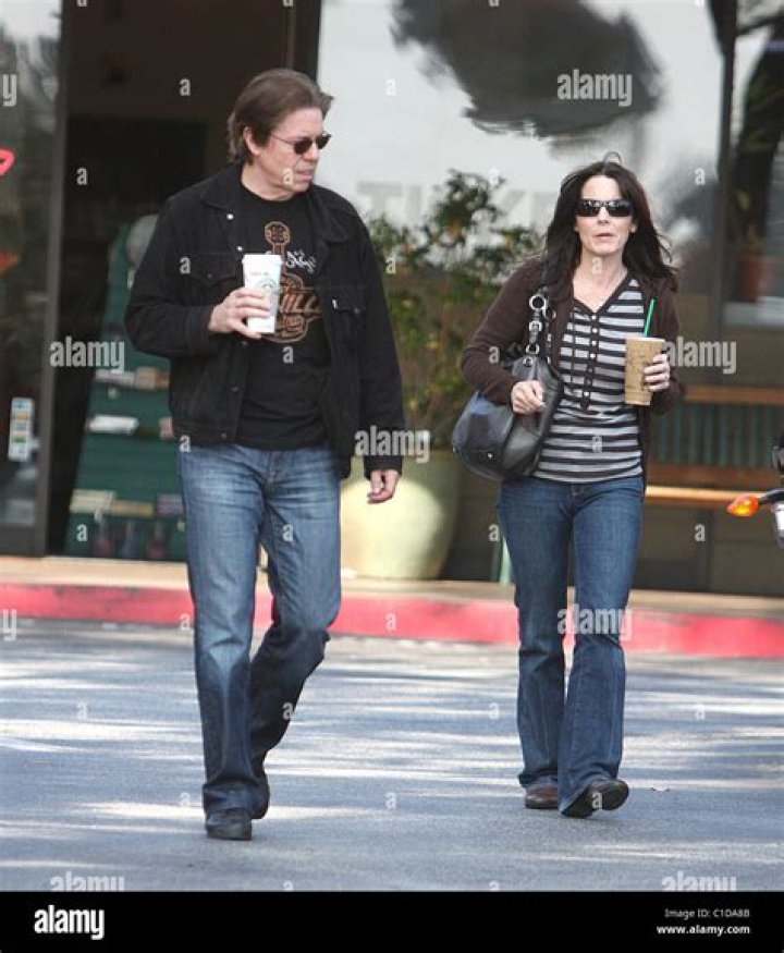 Who is George Thorogood dating? George Thorogood girlfriend, wife
