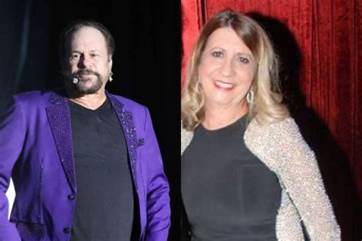 Who is Harry Wayne Casey dating? Harry Wayne Casey girlfriend, wife