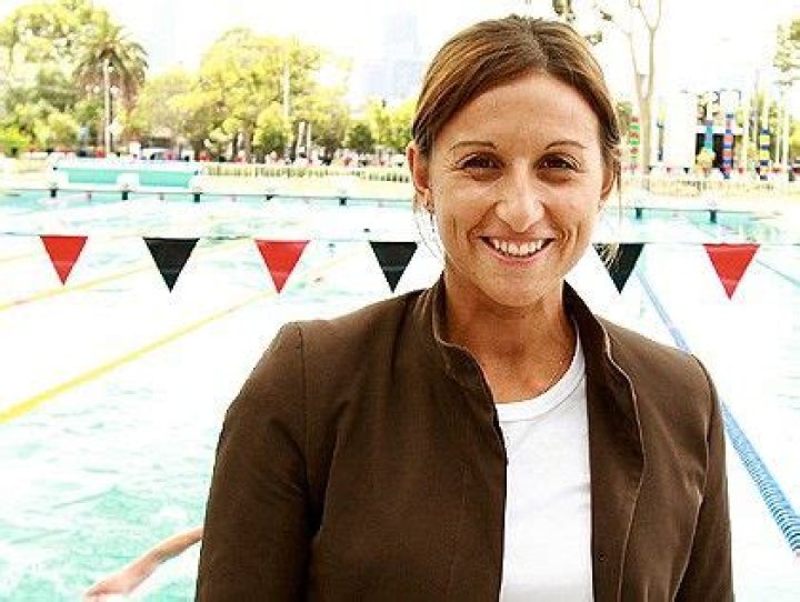 Who is Hayley Lewis dating? Hayley Lewis boyfriend, husband