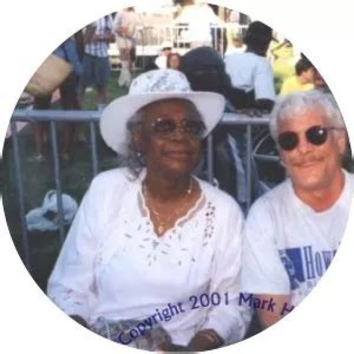 Who is Howlin' Wolf dating? Howlin' Wolf girlfriend, wife