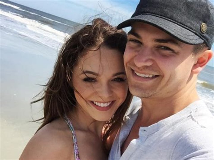 Who is Hunter Hayes dating? Hunter Hayes girlfriend, wife
