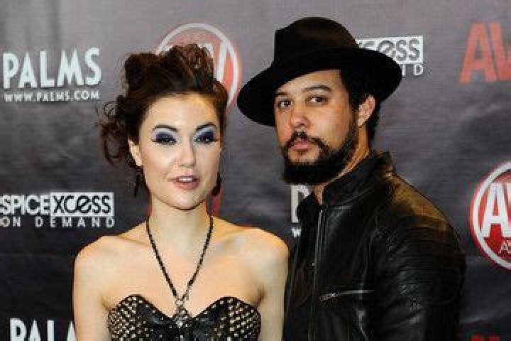 Who is Ian Preston Cinnamon dating? Ian Preston Cinnamon girlfriend, wife
