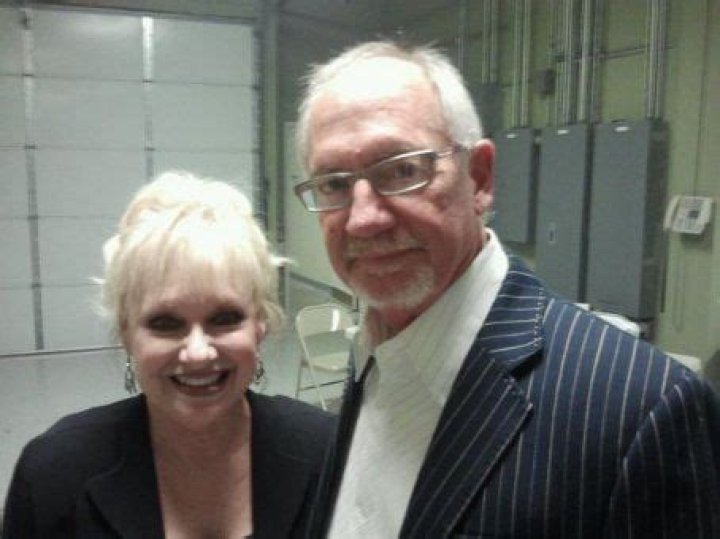 Who is Janet Lennon dating? Janet Lennon boyfriend, husband