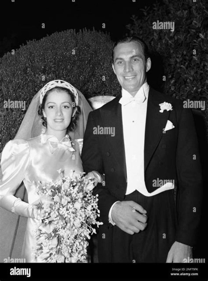 Who is Jeanne Martel dating? Jeanne Martel boyfriend, husband