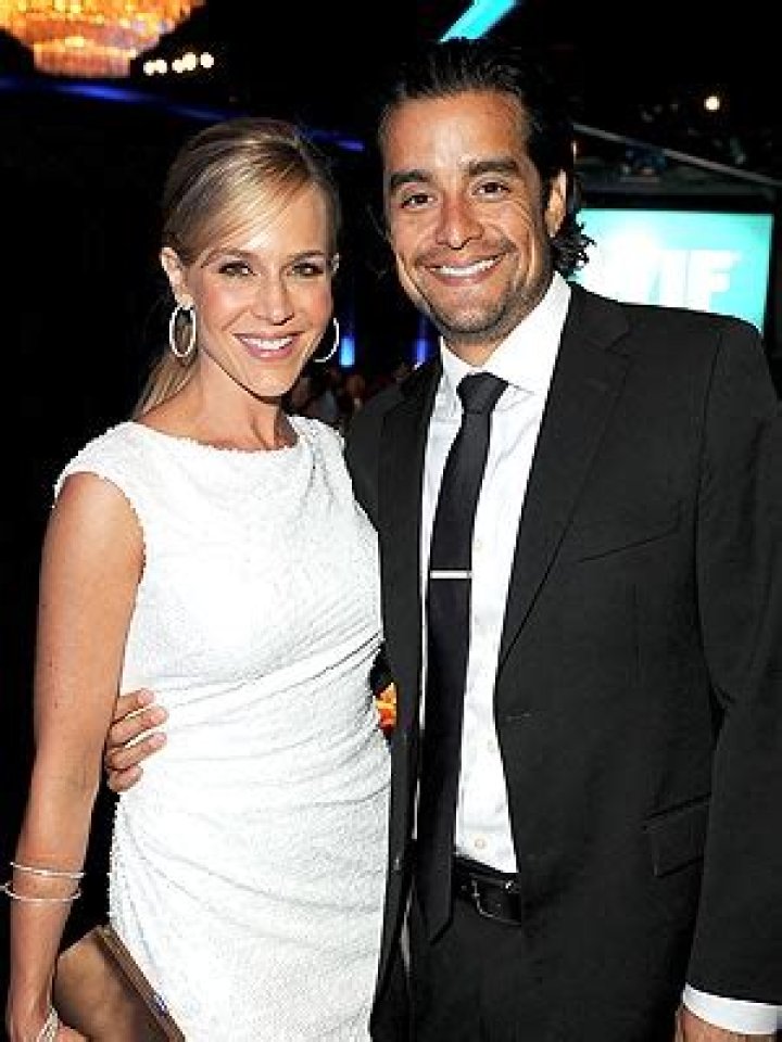Who is Julie Benz dating? Julie Benz boyfriend, husband
