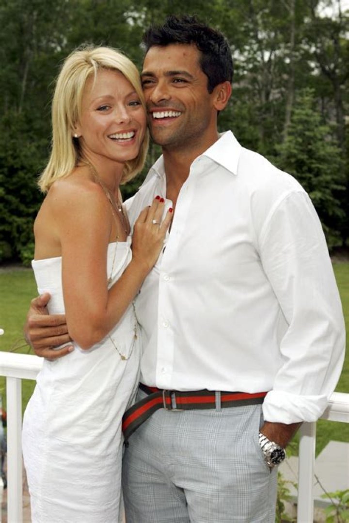 Who is Kelly Ripa dating? Kelly Ripa boyfriend, husband