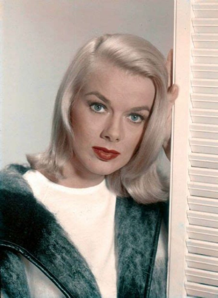 Who is Leslie Parrish dating? Leslie Parrish boyfriend, husband