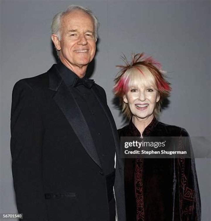 Who is Mike Farrell dating? Mike Farrell girlfriend, wife