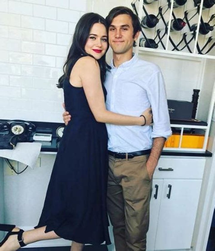 Who is Molly Gordon dating? Molly Gordon boyfriend, husband