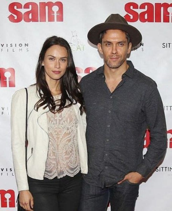Who is Neal Bledsoe dating? Neal Bledsoe girlfriend, wife