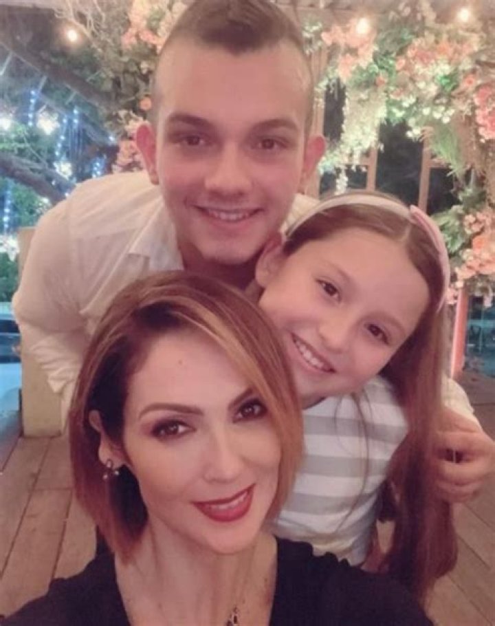 Who is Nora Salinas dating? Nora Salinas boyfriend, husband
