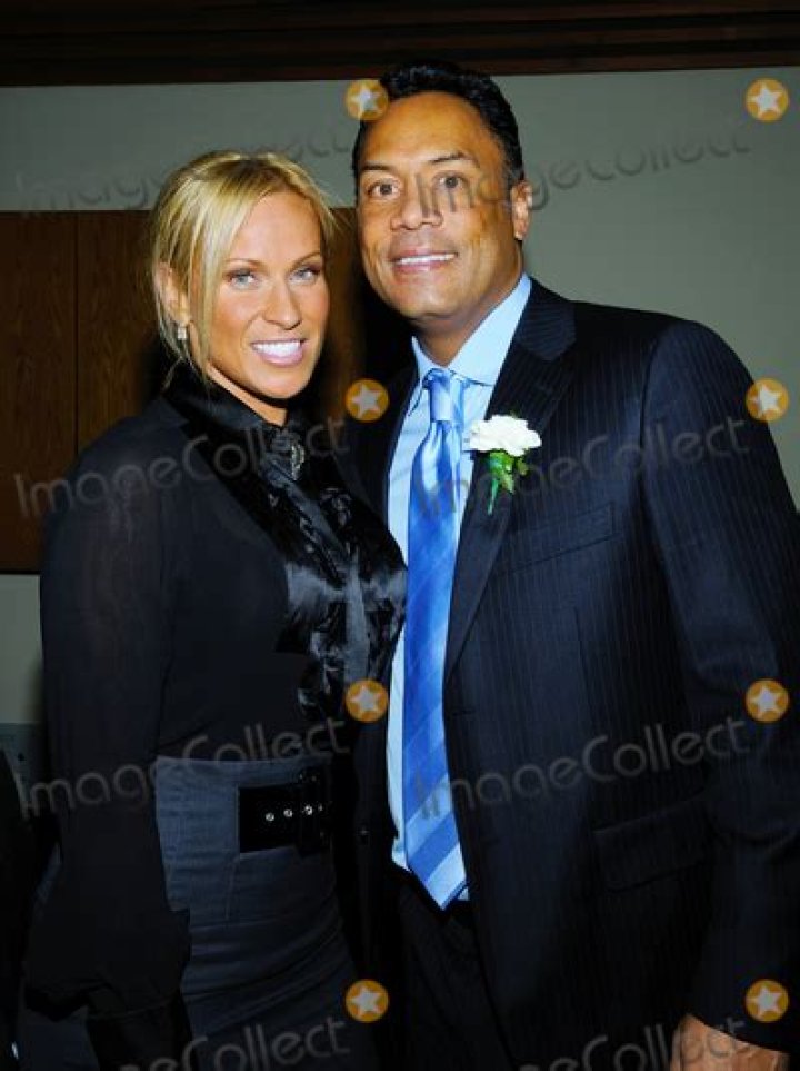 Who is Roberto Alomar dating? Roberto Alomar girlfriend, wife