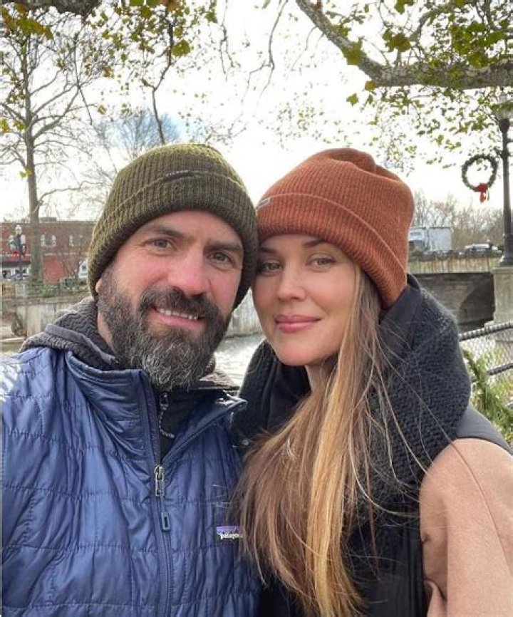 Who is Sarah Lancaster dating? Sarah Lancaster boyfriend, husband