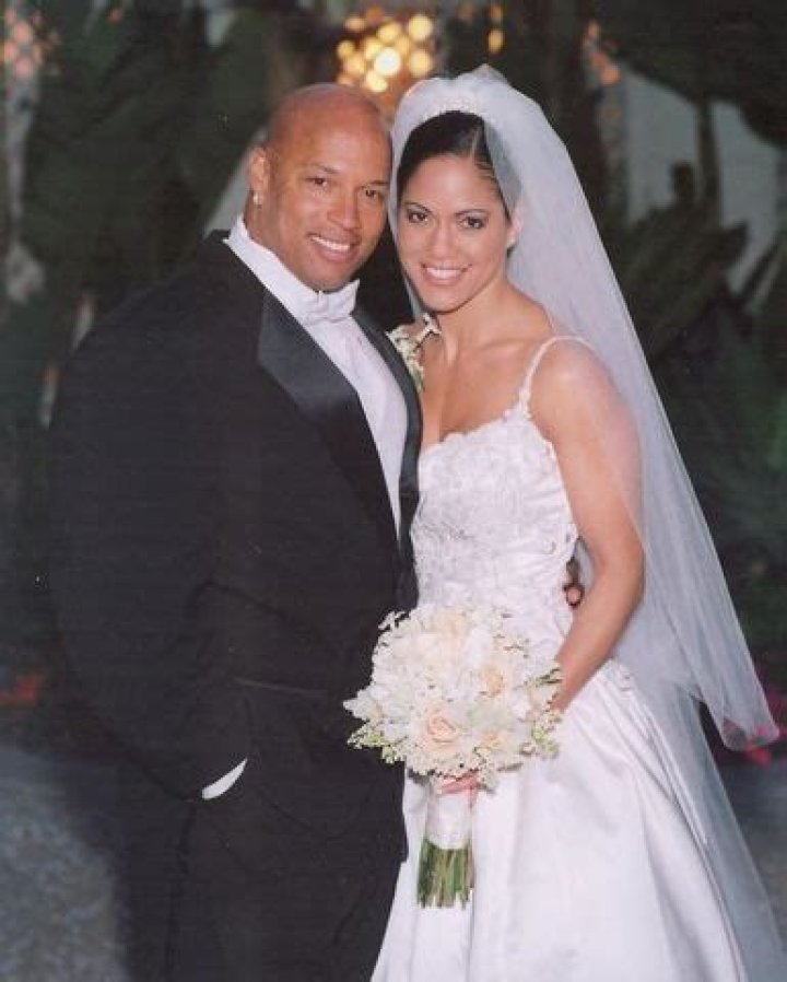 Who is Shawn Ray dating? Shawn Ray girlfriend, wife