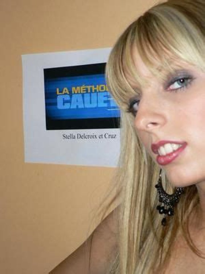 Who is Stella Delcroix dating? Stella Delcroix boyfriend, husband