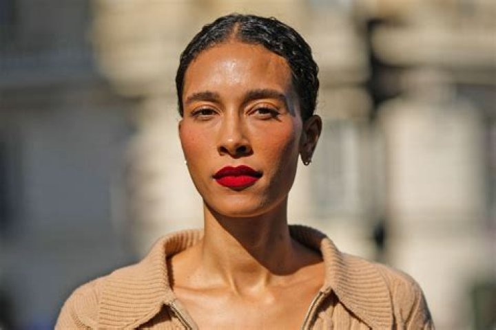 Why You Should Go for Wine Lipstick This Holiday Season