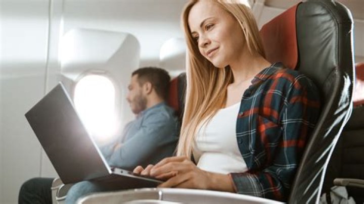 Woman Freaks Out After Her Boyfriend Dumps Her Mid-Flight