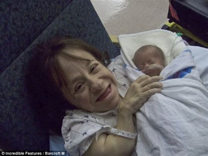 World's smallest mother Stacey Herald to give birth for the third time