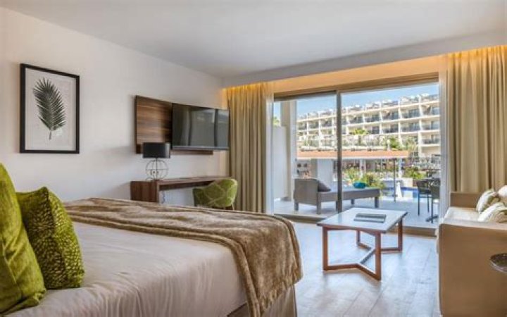 Zafiro Palace Palmanova Hotel Review, Majorca, Spain