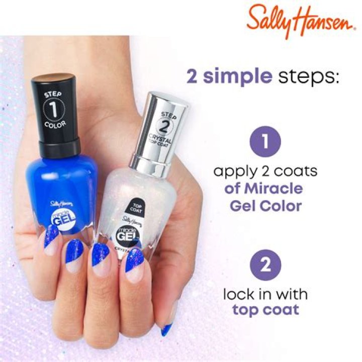 Zoe Saldaña Used a Sally Hansen Top Coat for Her Oscars Manicure